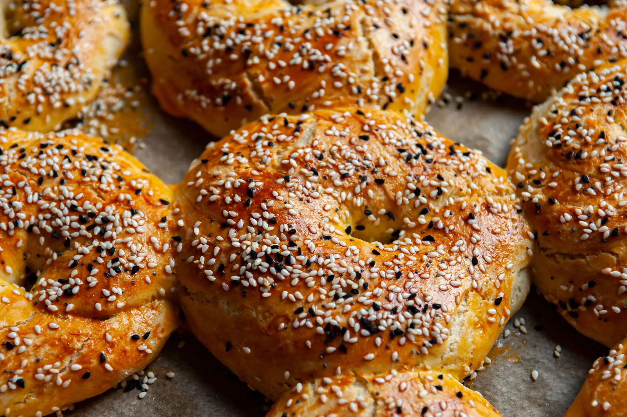 A tray of sesame bagels
